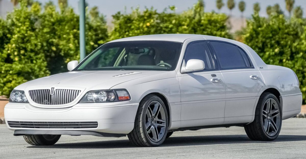Lincoln Town Car Executive for Sale - Cars Bids